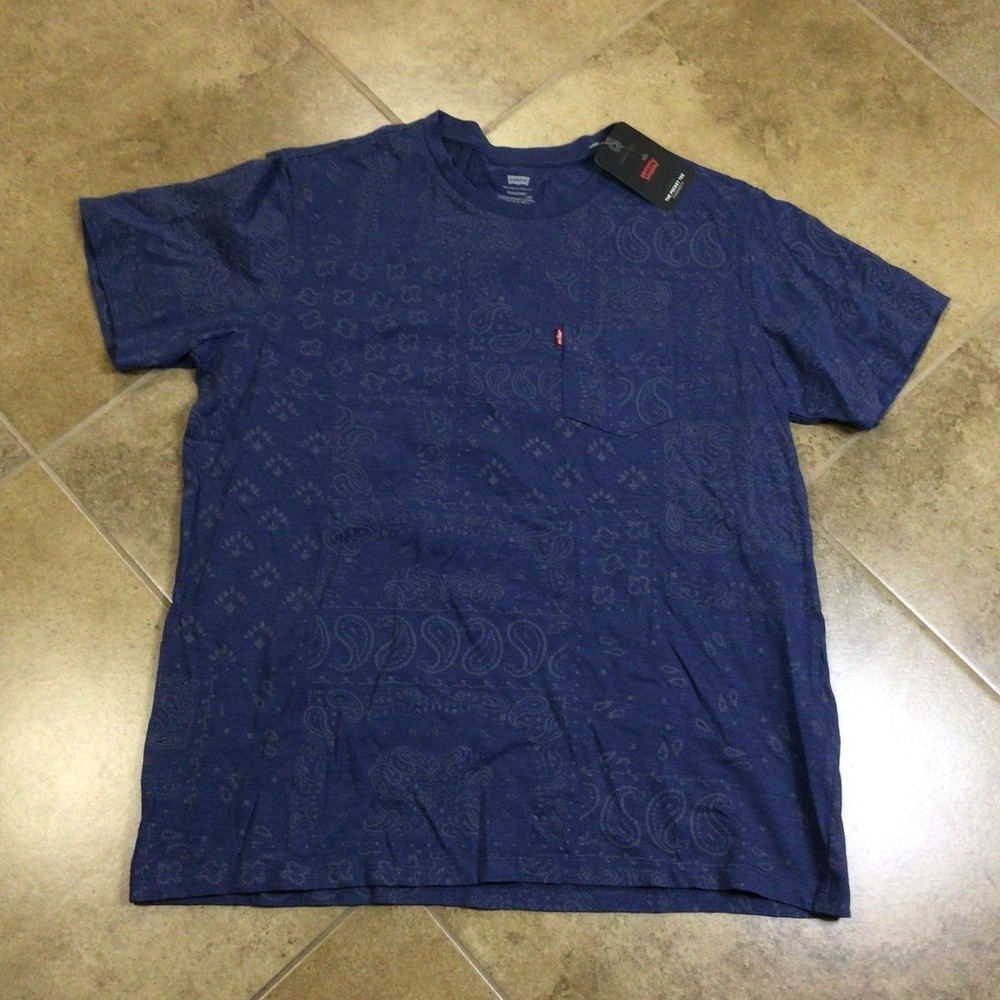 NWT Levi's Mens Sz L blue paisley print t-shirt Pocket Crew Neck Short Sleeve